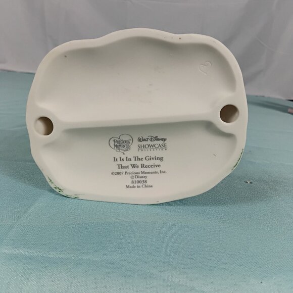 E3-1 Precious Moments Disney Figurine “It’s In The Giving That We Receive” - Picture 5 of 7